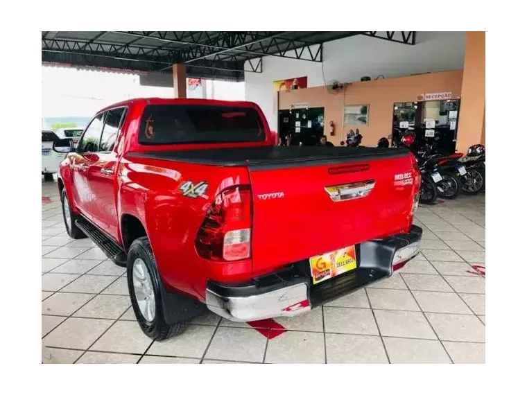 Toyota Hilux Vermelho 2