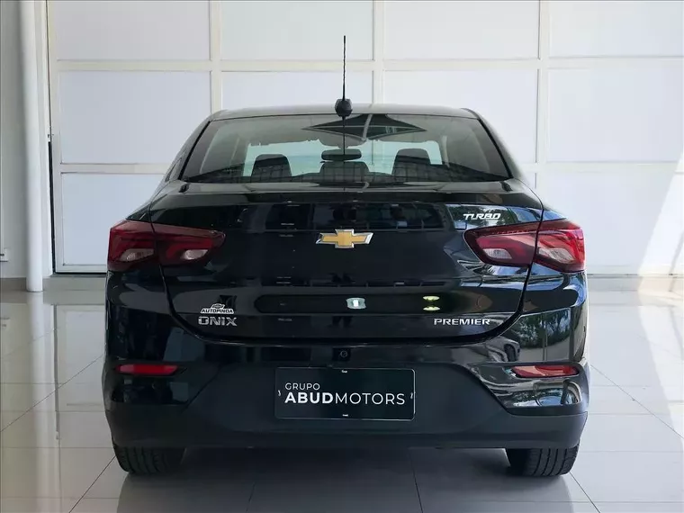 Chevrolet Onix Preto 3