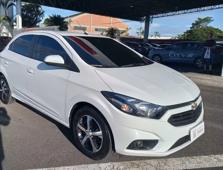 Chevrolet Onix Branco 11