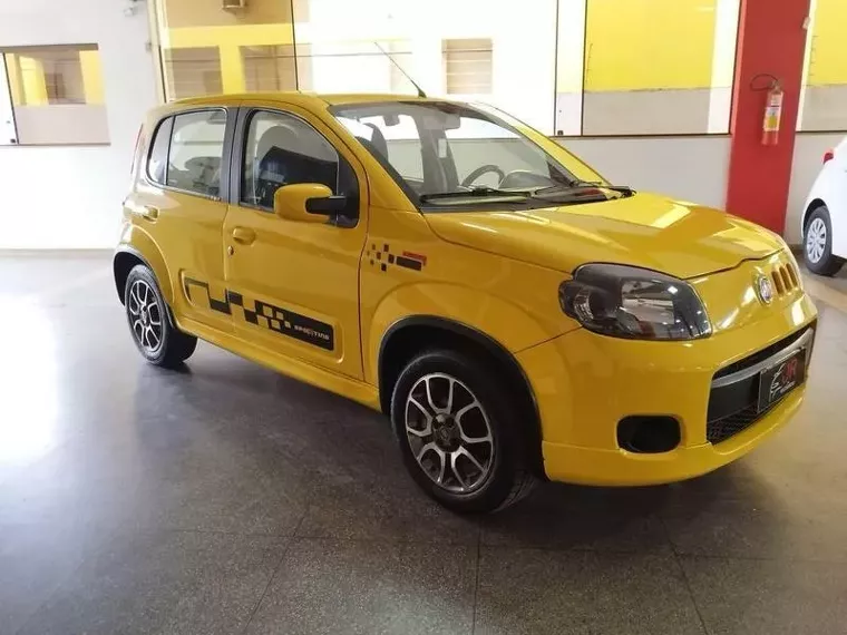 Fiat Uno Amarelo 1