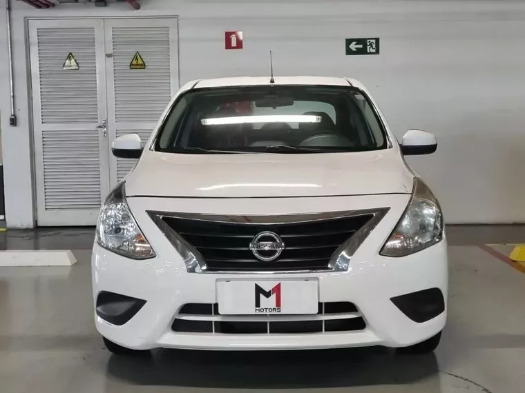 Nissan Versa Branco 7