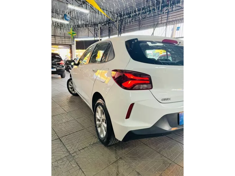 Chevrolet Onix Branco 14