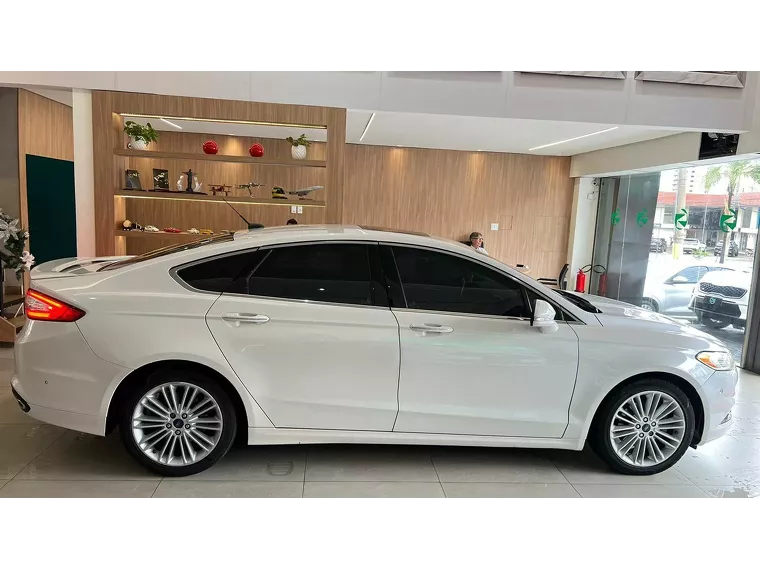 Ford Fusion Branco 9