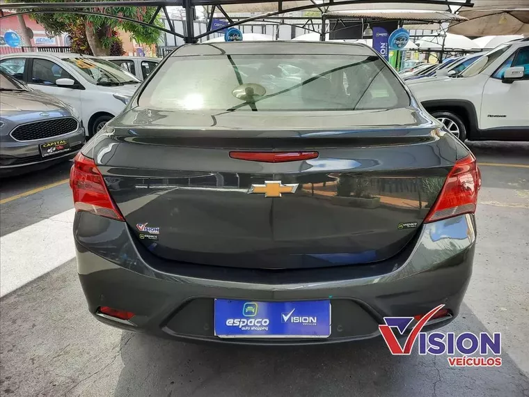 Chevrolet Prisma Cinza 11