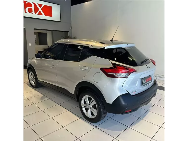 Nissan Kicks Prata 9