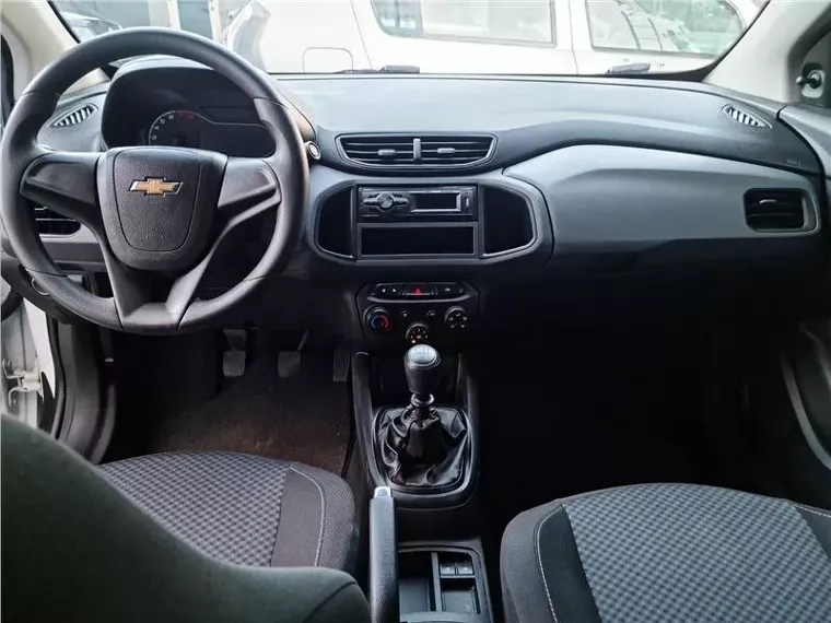 Chevrolet Onix Branco 13