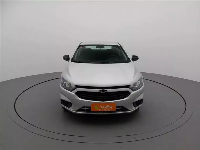 Chevrolet Onix Prata 12