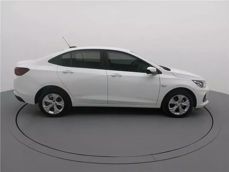 Chevrolet Onix Branco 14