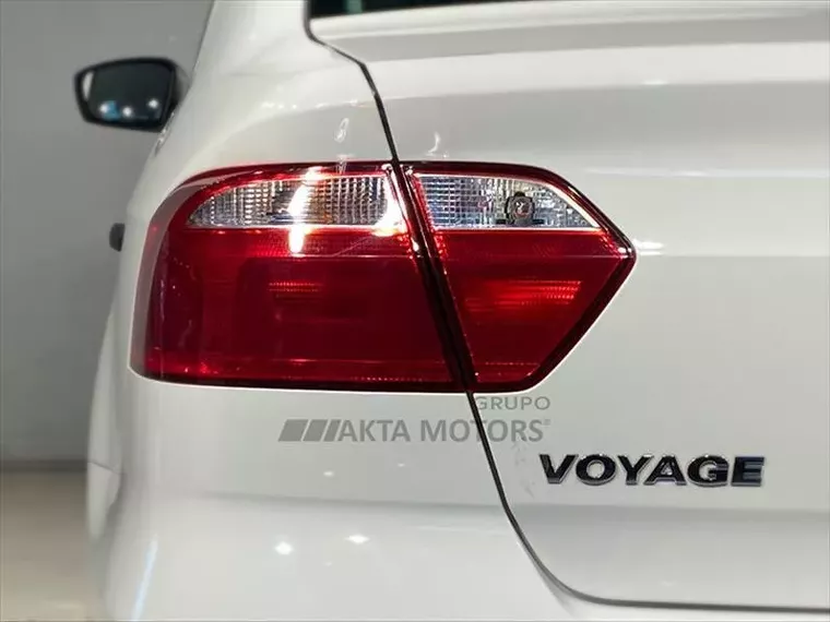 Volkswagen Voyage Branco 4