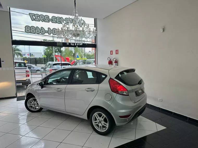 Ford Fiesta Prata 10