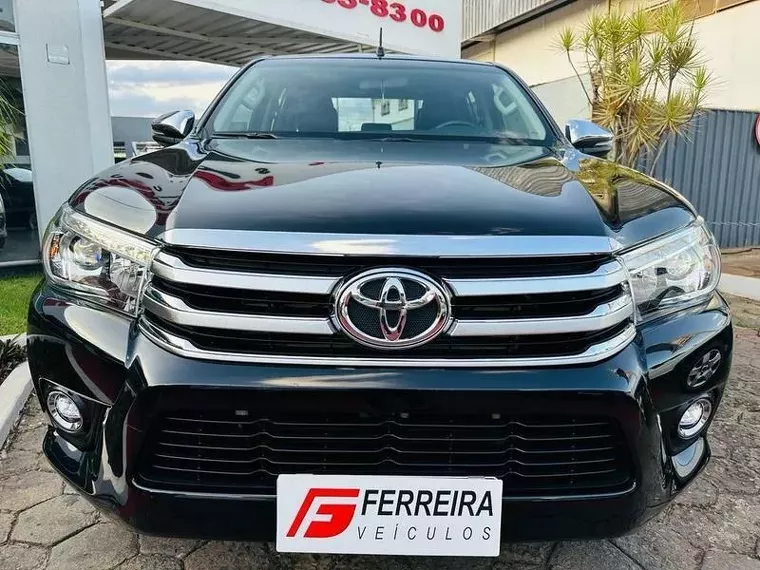 Toyota Hilux Preto 13