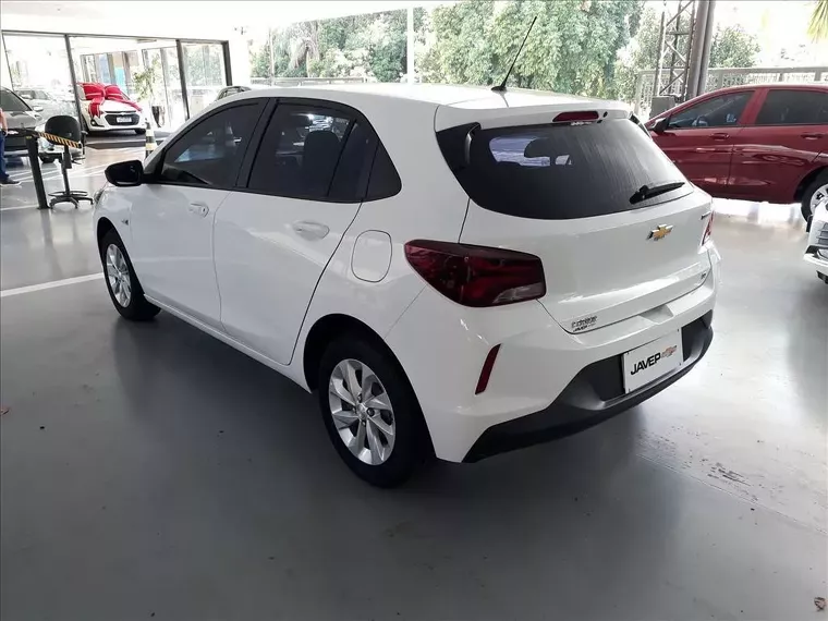 Chevrolet Onix Branco 7