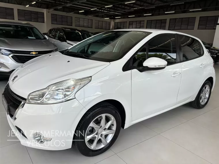 Peugeot 208 Branco 7