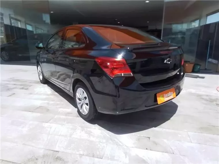 Chevrolet Onix Preto 3