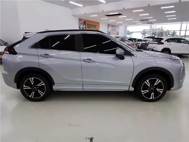 Mitsubishi Eclipse Cross Prata 4