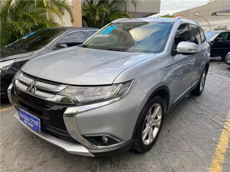 Mitsubishi Outlander Prata 2