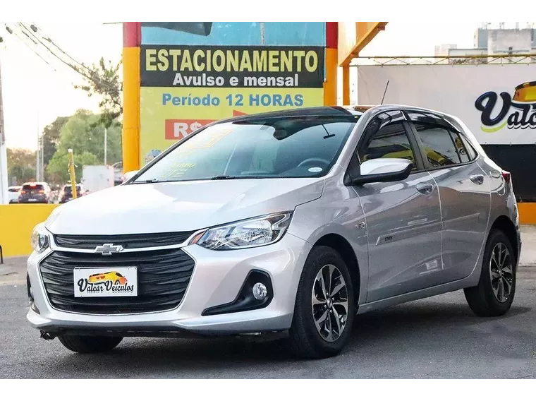 Chevrolet Onix Prata 6