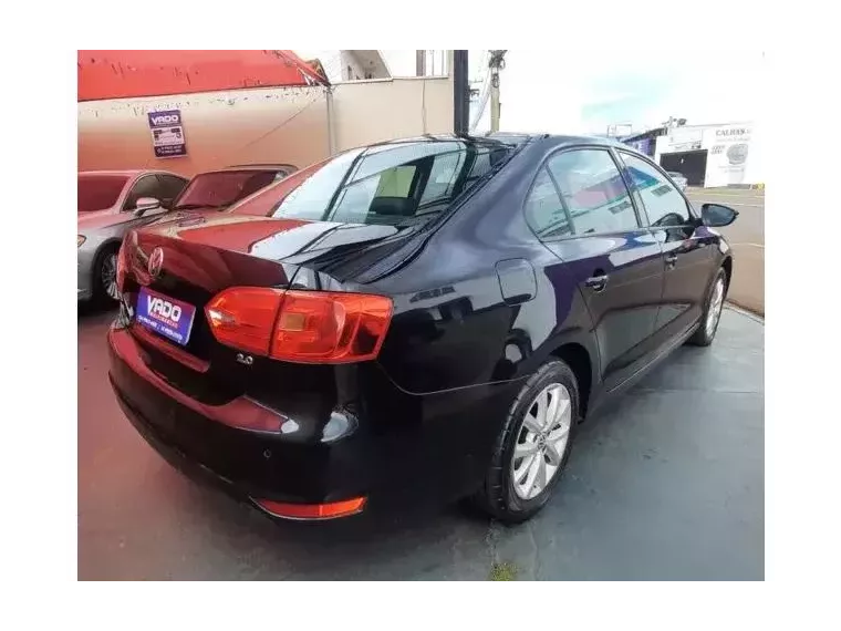 Volkswagen Jetta Preto 2