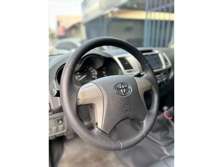 Toyota Hilux Prata 2