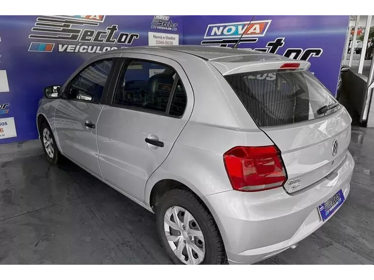 Volkswagen Gol Prata 1