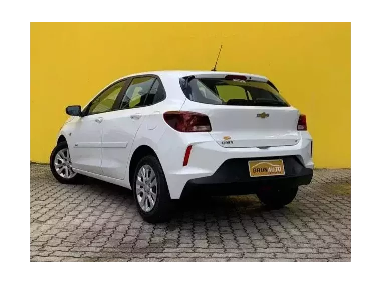 Chevrolet Onix Branco 7