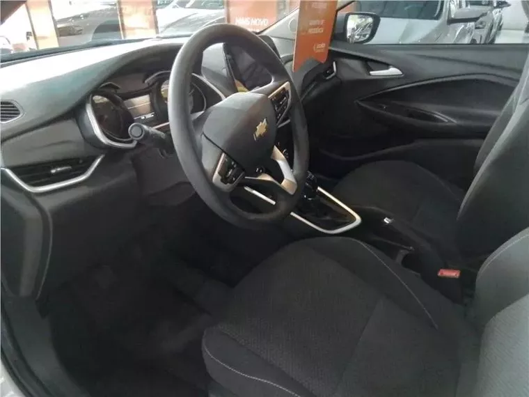 Chevrolet Onix Prata 8