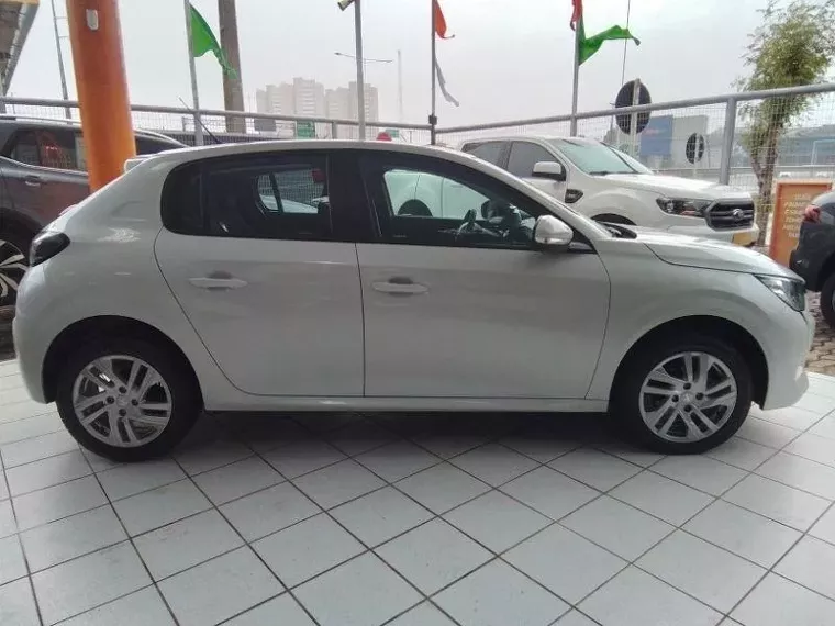 Peugeot 208 Branco 6