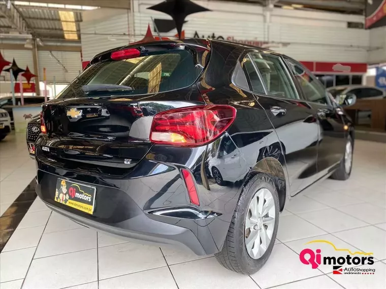 Chevrolet Onix Preto 4