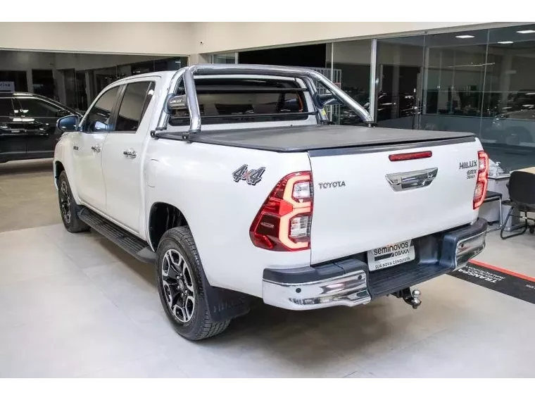 Toyota Hilux Branco 7