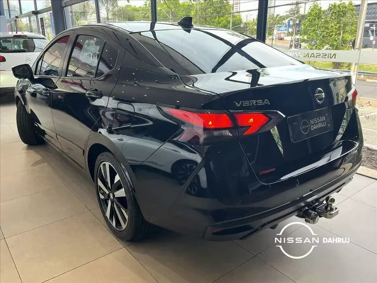 Nissan Versa Preto 6