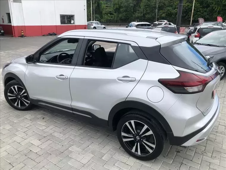 Nissan Kicks Prata 6