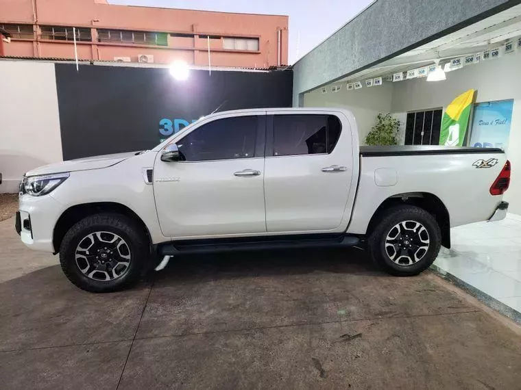 Toyota Hilux Branco 4