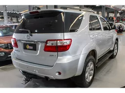 Toyota Hilux SW4