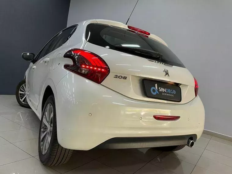 Peugeot 208 Branco 3