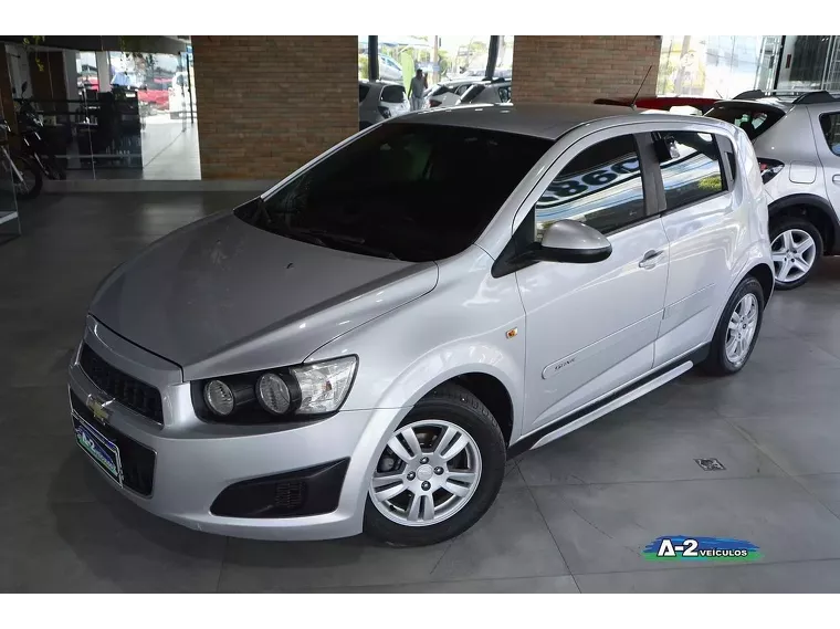 Chevrolet Sonic Prata 8