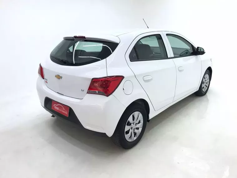 Chevrolet Onix Branco 2