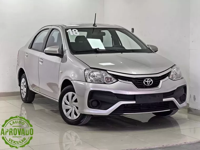 Toyota Etios Prata 1