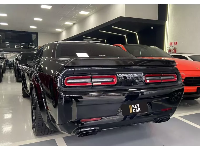 Dodge Challenger Preto 10