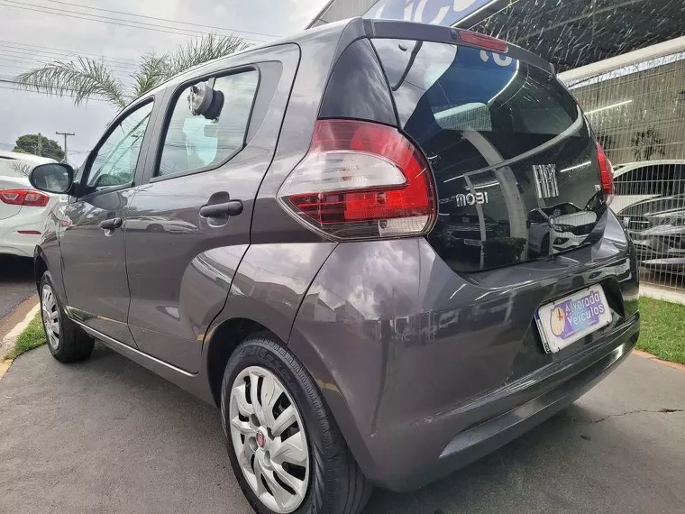 Fiat Mobi Cinza 4