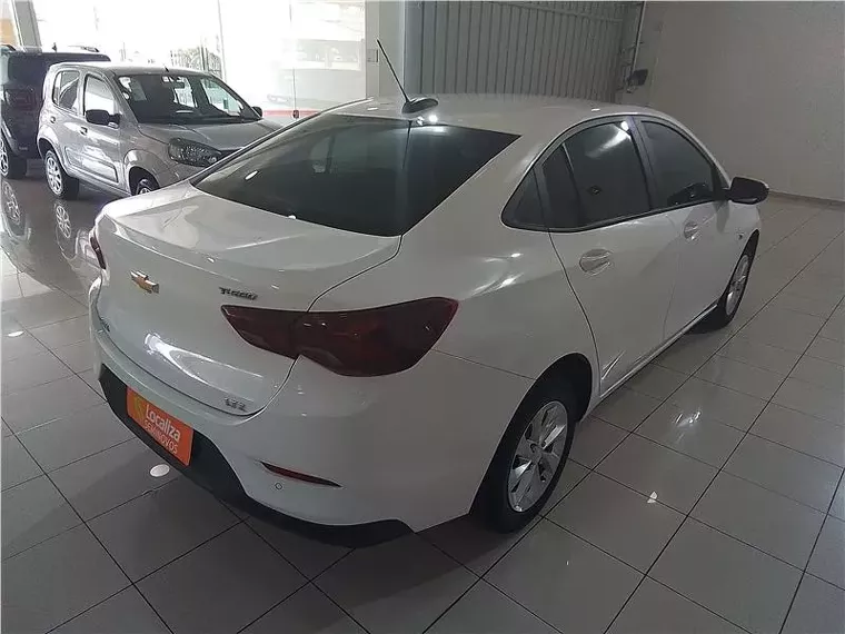 Chevrolet Onix Branco 11