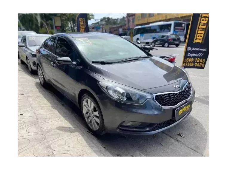 KIA Cerato Cinza 5