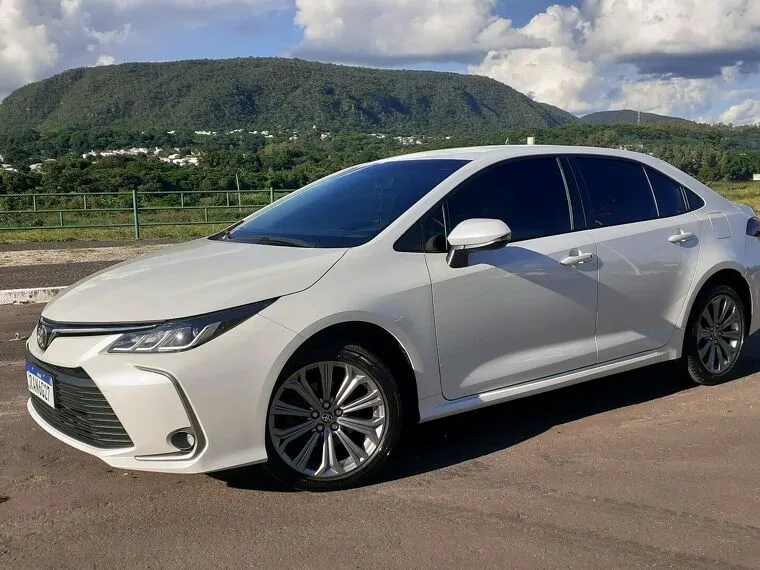 Toyota Corolla Branco 3