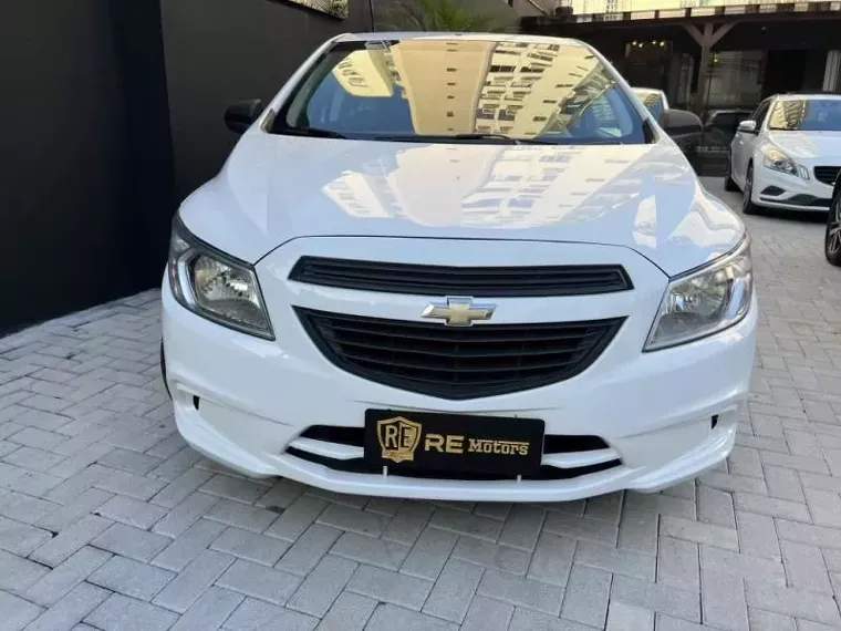 Chevrolet Onix Branco 8