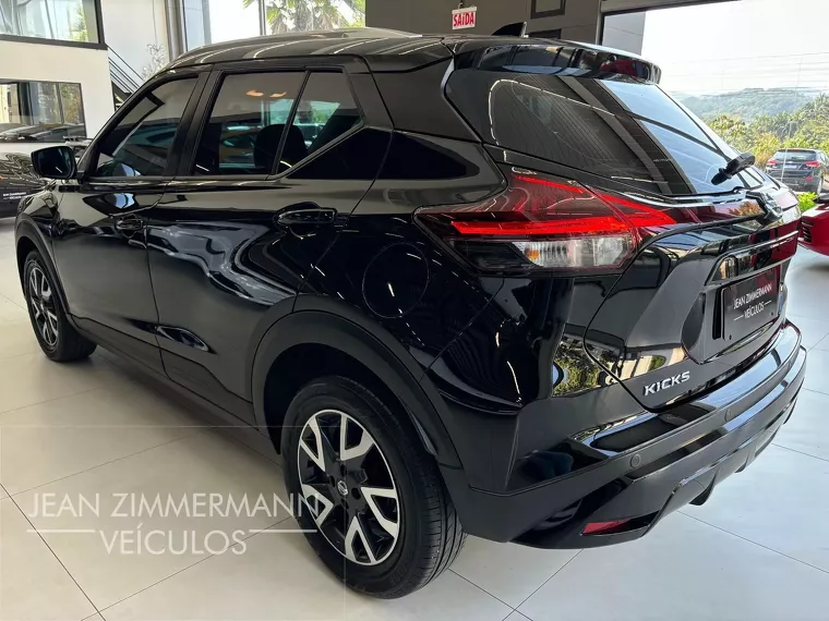 Nissan Kicks Preto 4