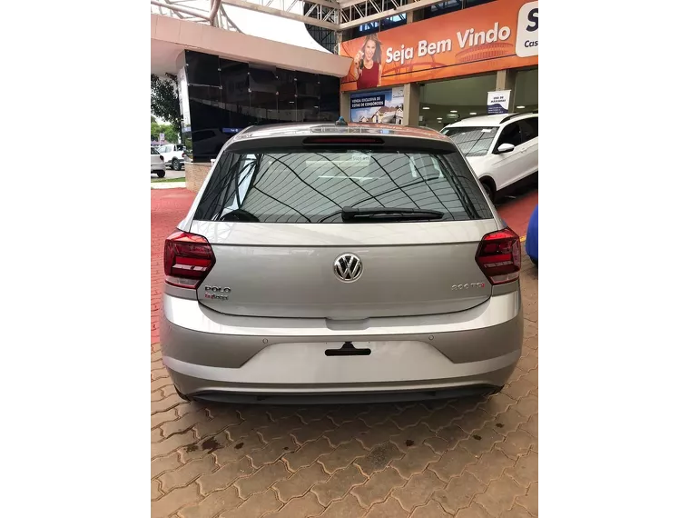 Volkswagen Polo Sedan Branco 1