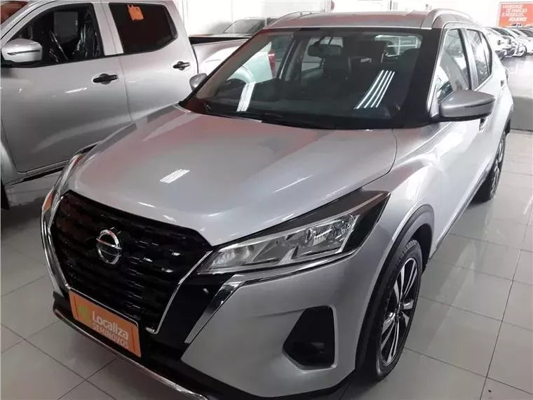 Nissan Kicks Prata 3