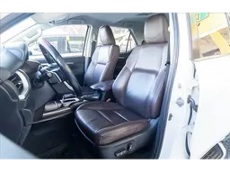 Toyota Hilux SW4