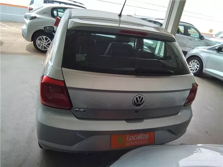 Volkswagen Gol Prata 4