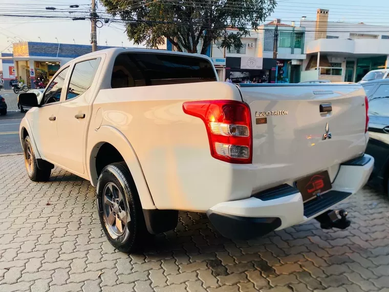 Mitsubishi L200 Triton Branco 5