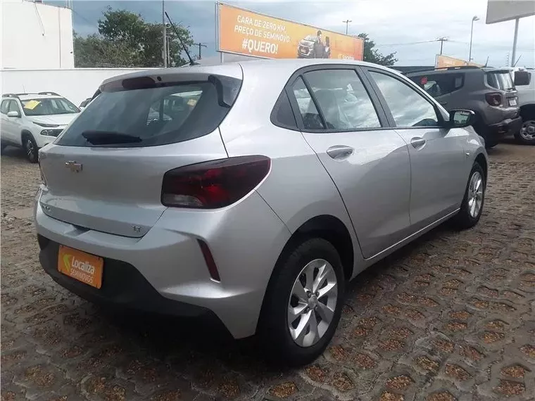 Chevrolet Onix Prata 2